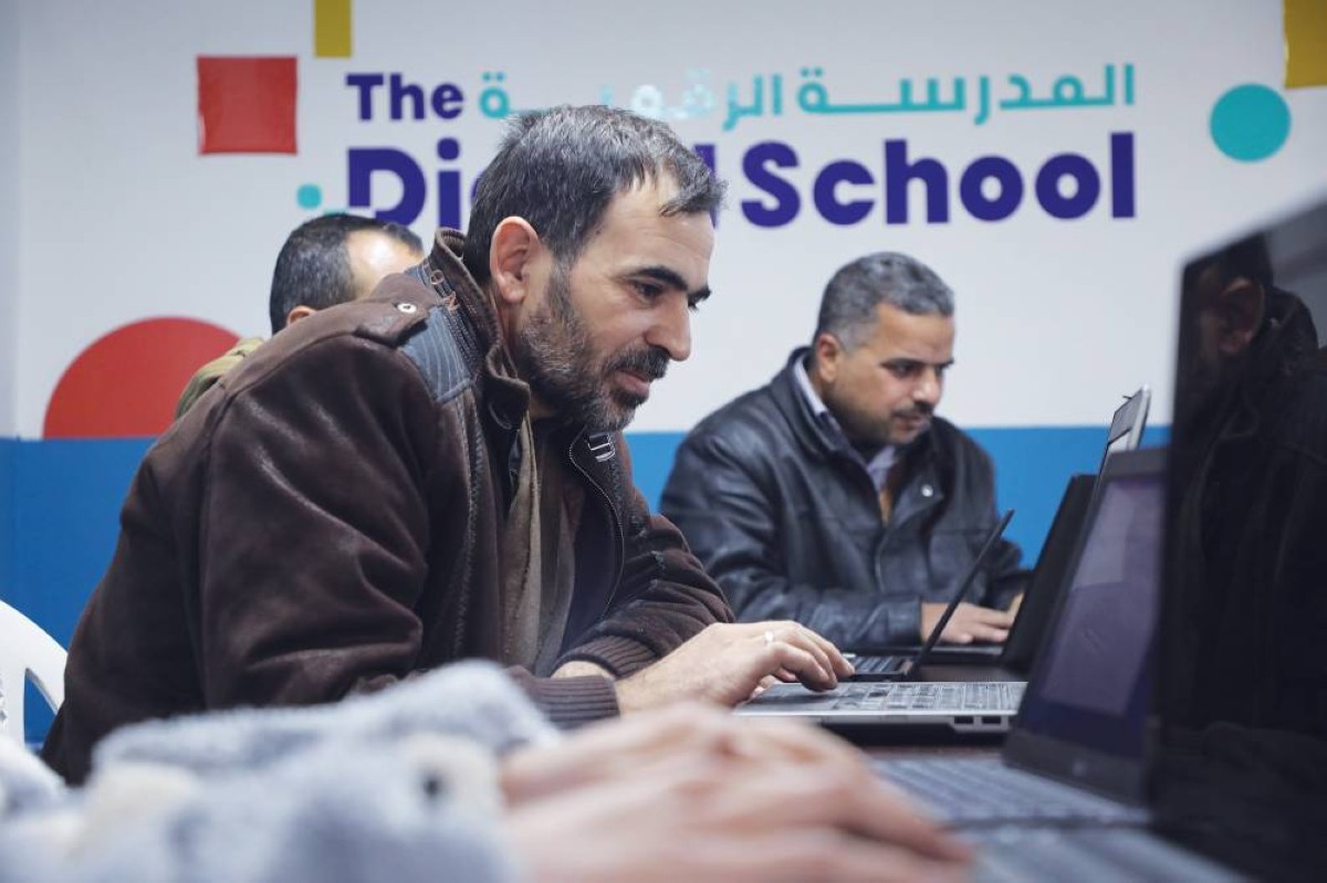 معلمون يشاركون في أحد برامج الأكاديمية العالمية للمعلم الرقمي