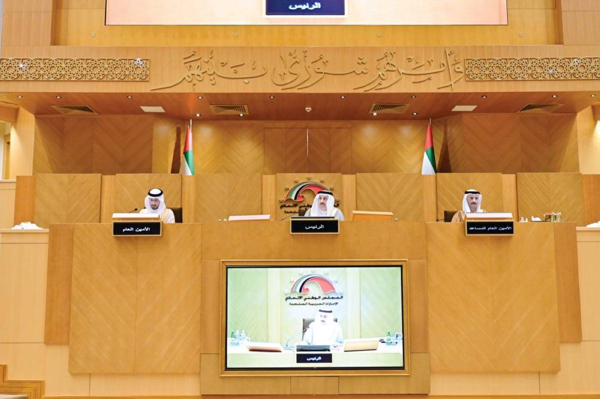 صقر غباش مترئساً الجلسة