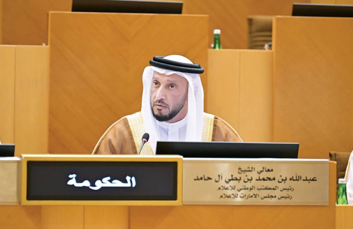 عبدالله آل حامد متحدثاً خلال الجلسة