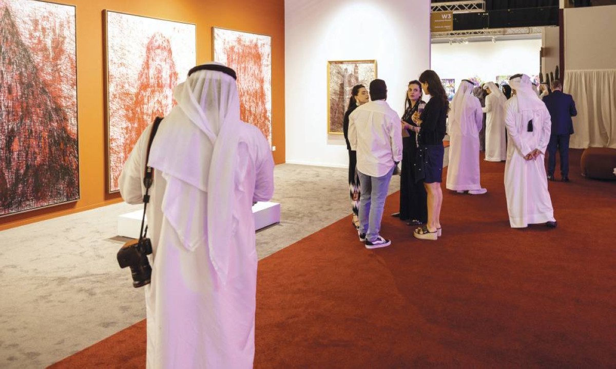 تفاعل إبداعي بين الفنون والتكنولوجيا الحديثة في المعرض