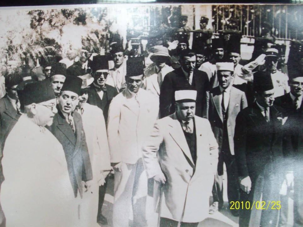 1941 سلطات «الانتداب» الفرنسي على سوريا تعين تاج الدين الحسني رئيساً للجمهورية.
