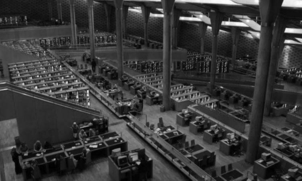 2002 -  افتتاح «مكتبة الإسكندرية» مجدداً بعد إعادة بنائها وتجهيزها بمساعدة فرنسية