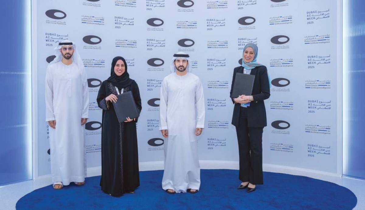 حمدان بن محمد خلال إطلاق برنامج الدكتوراه بحضور عمر العلماء وعائشة ميران ويسرى المزوغي