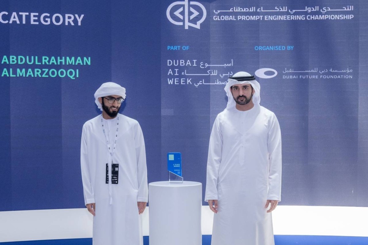 حمدان بن محمد خلال تكريم عبدالرحمن المرزوقي