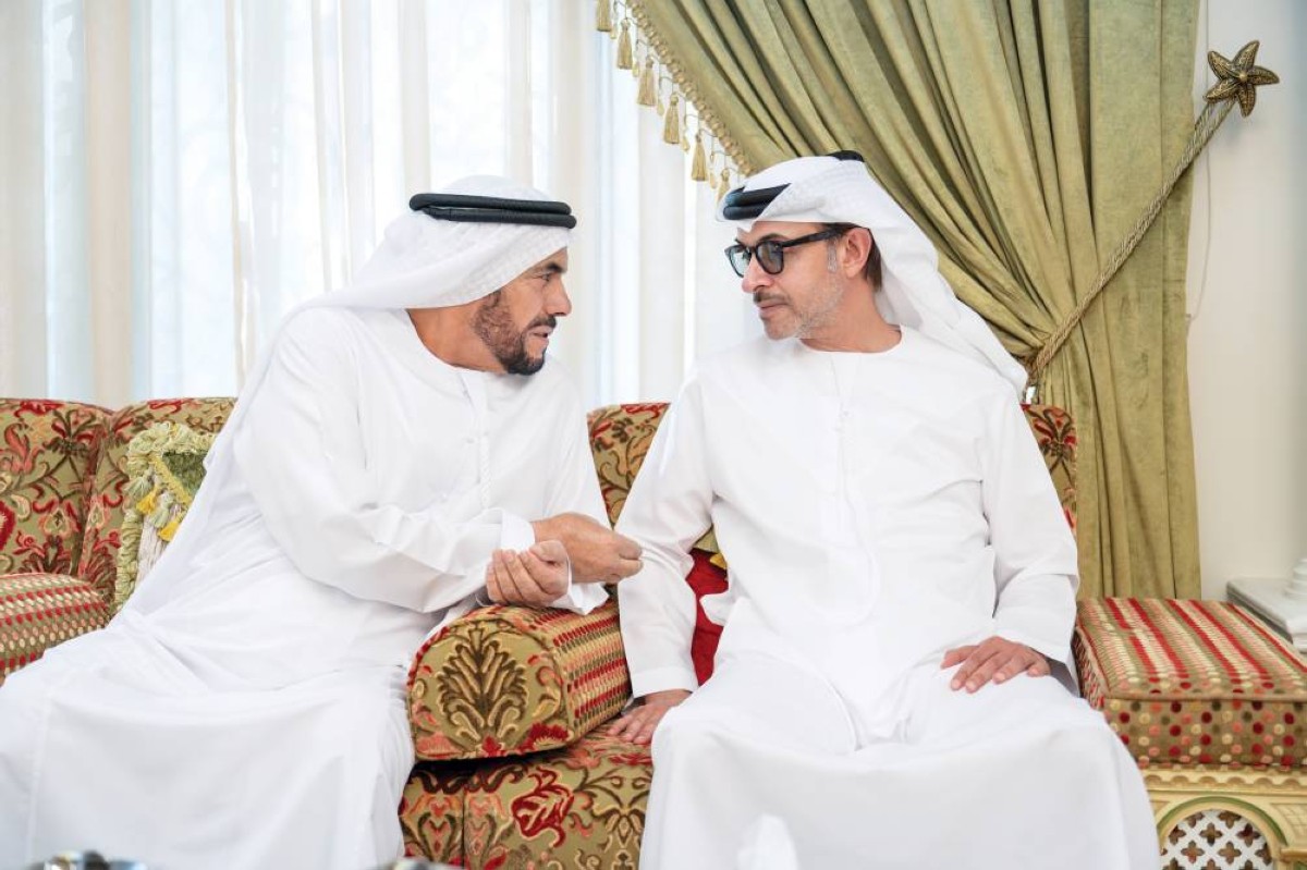 هزاع بن زايد متحدثاً إلى عبيد الكعبي |