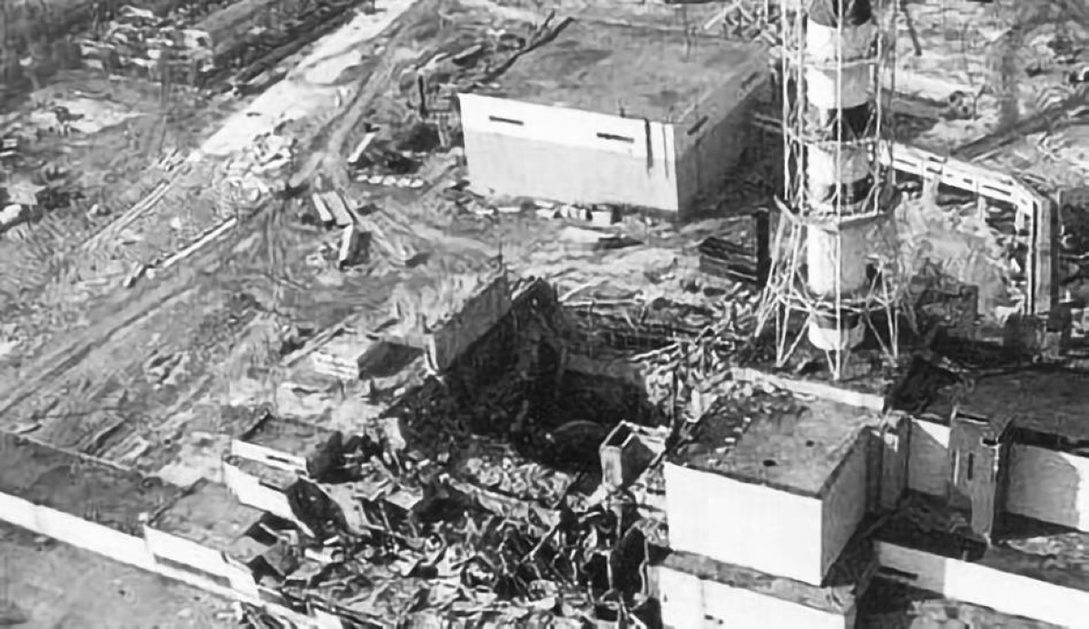 1986  انفجار مفاعل تشرنوبل الأوكراني.