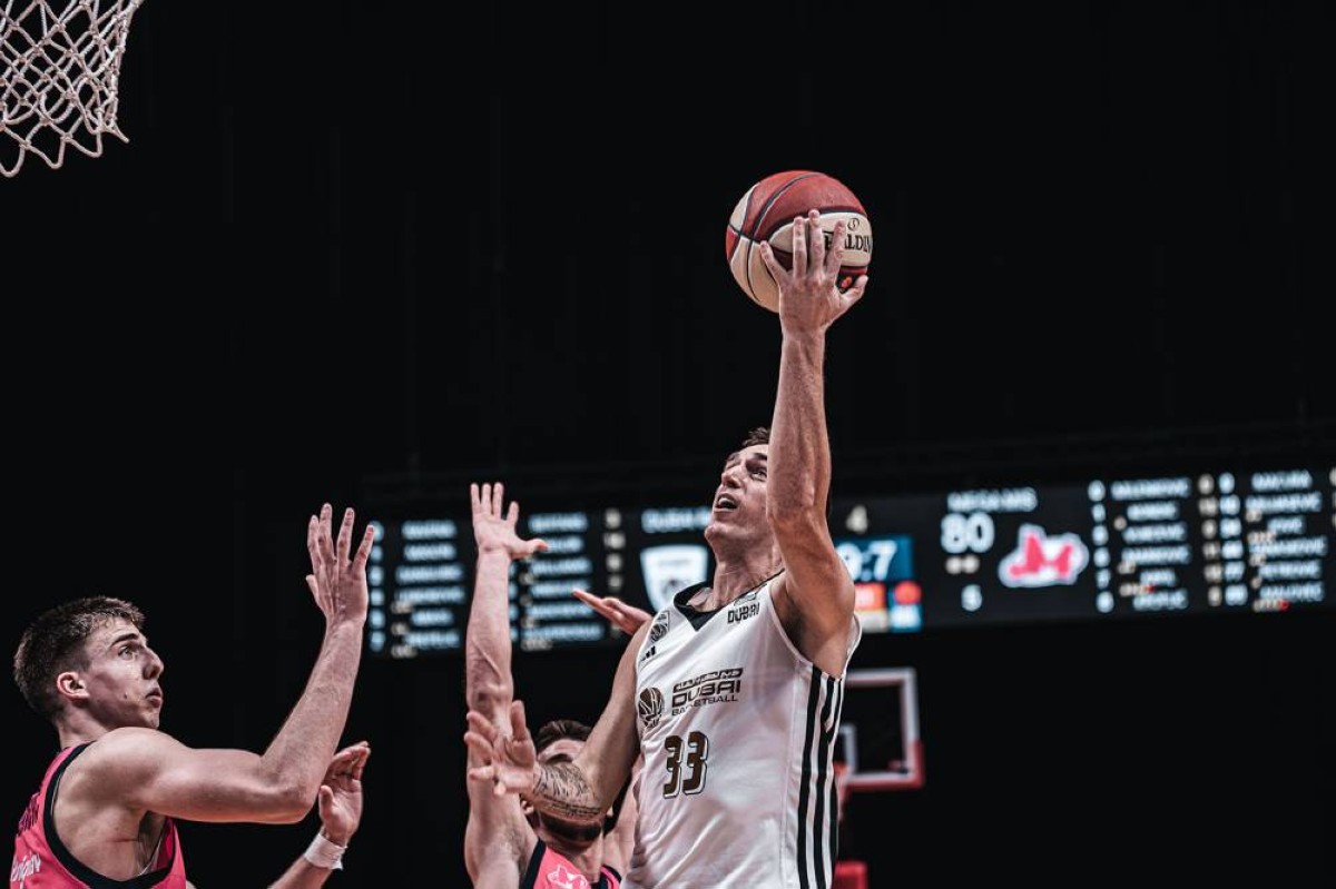 فريق دبي لكرة السلة في مواجهة بودوشنوست فو لي