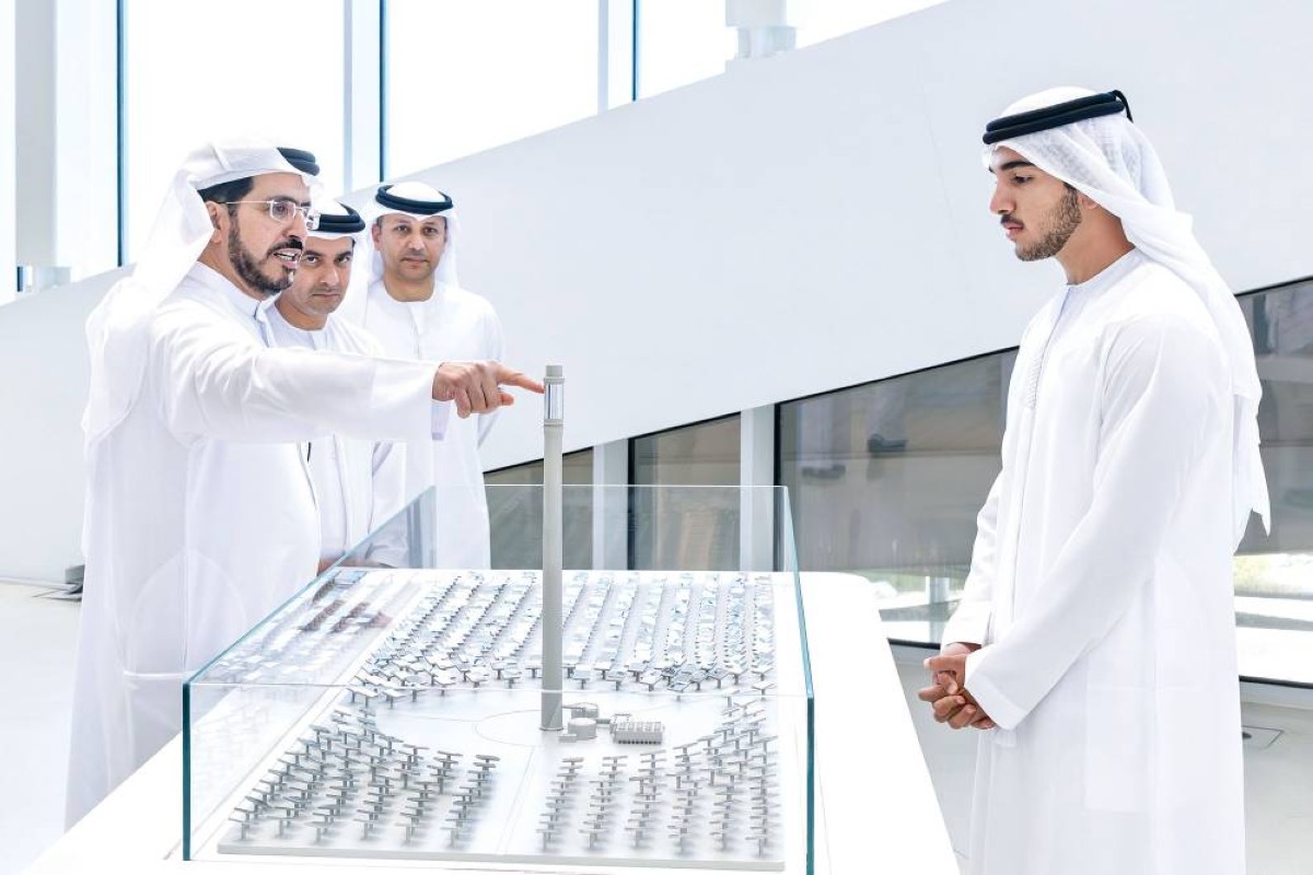 محمد بن راشد بن محمد يستمع من سعيد الطاير عن مبادرات «كهرباء دبي » بحضور وليد بن سلمان ومروان بن حيدر