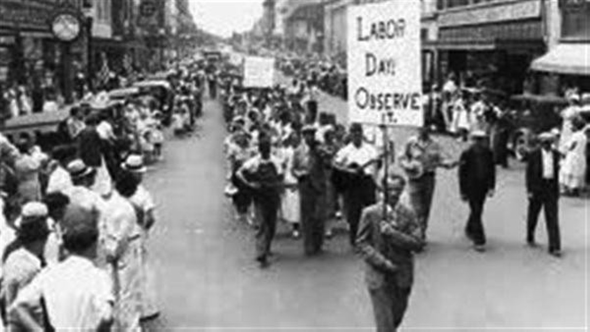 1886 - اليوم العالمي للعمال إثر تحرك عمال شيكاغو مطالبين بتحسين ظروف العمل  .