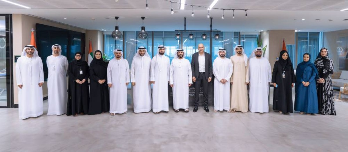 مروان بن غليطة في لقطة تذكارية مع الحضور