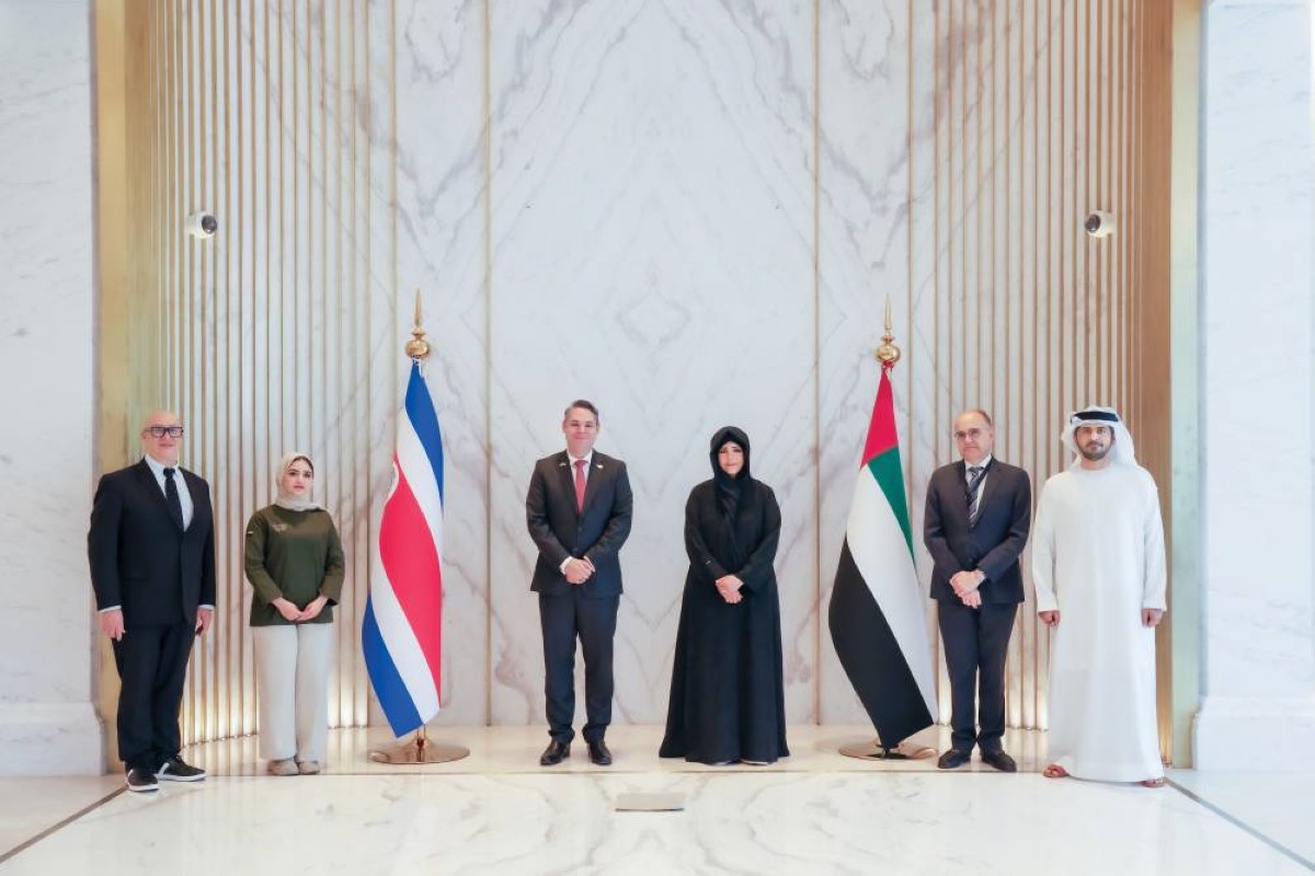 لطيفة بنت محمد خلال لقاء خورخي رودريغيز فيفيس 
