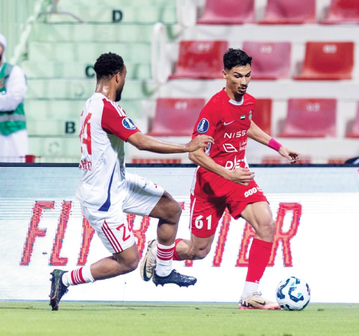 شباب الأهلي تفوق على الشارقة 