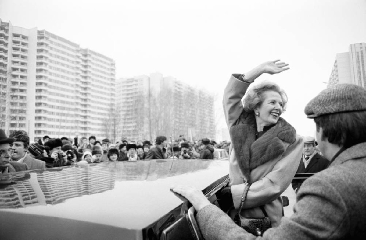 1979 - مارغريت ثاتشر تتولى رئاسة الوزراء في المملكة المتحدة لتصبح أول امرأة تتولى المنصب.