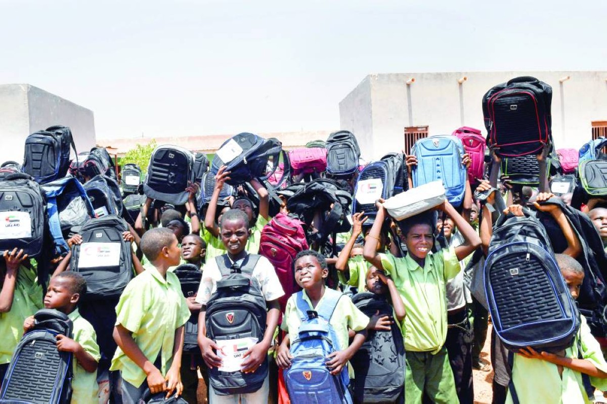  فرحة أطفال السودان بالمساعدات المدرسية الإماراتية 