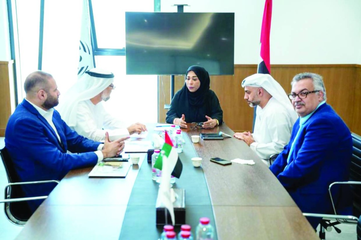 فضيلة المعيني ومحمد آل علي وعبدالله الشحي عقب توقيع الاتفاقية 