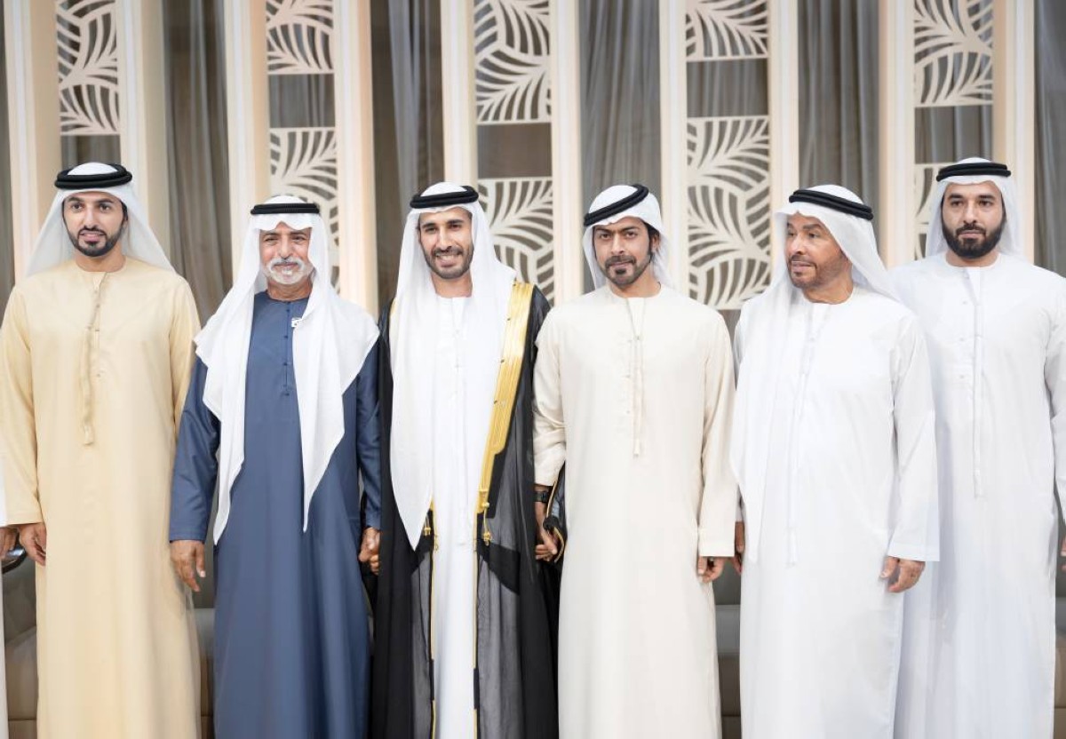 نهيان بن مبارك وخليفة بن طحنون وراشد بن حميد مع العريس وذويه 