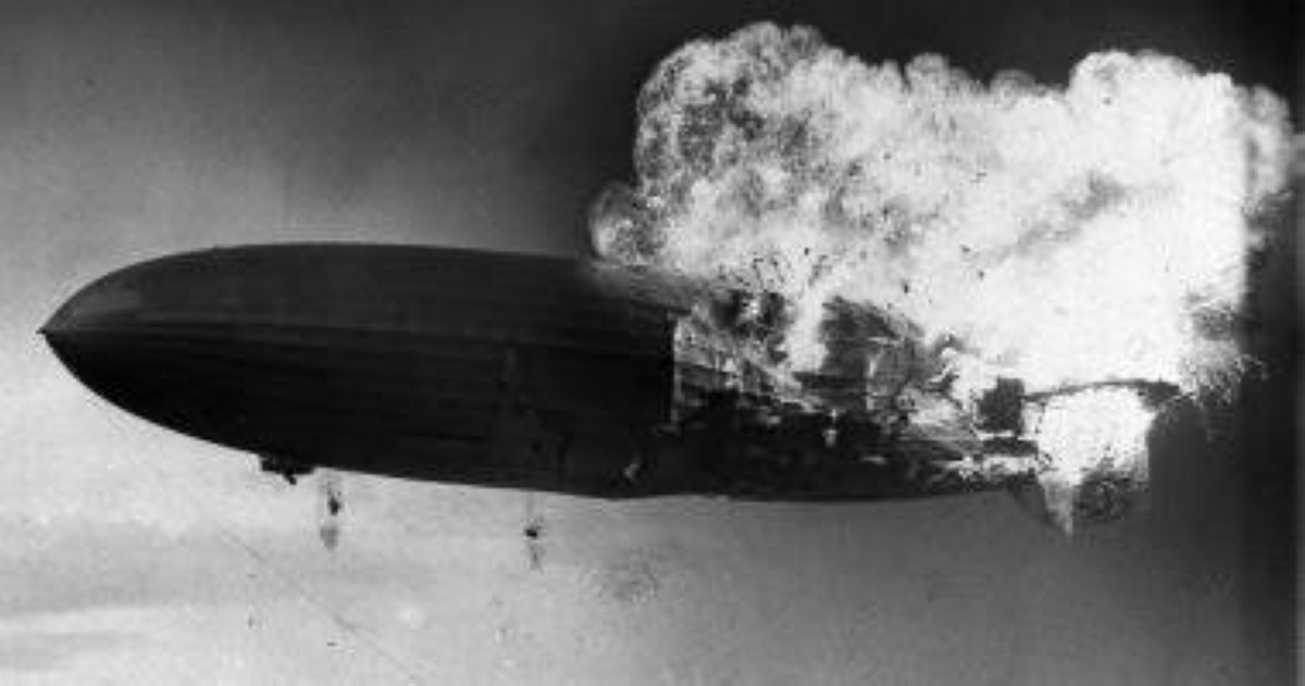 1937 -   المنطاد الألماني «هيندينبيرغ» ينفجر في الجو قبيل هبوطه في نيويورك.