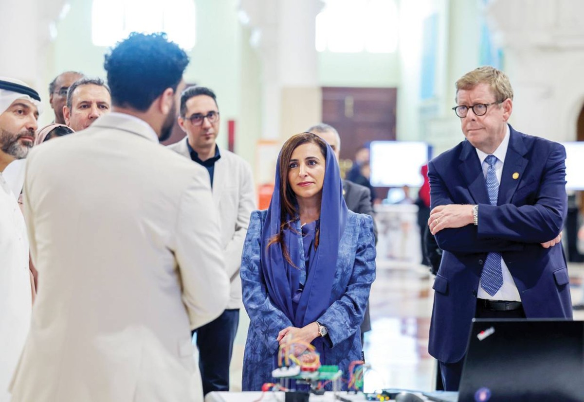 بدور القاسمي خلال حضورها احتفال الجامعة بالمشاريع الطلابية