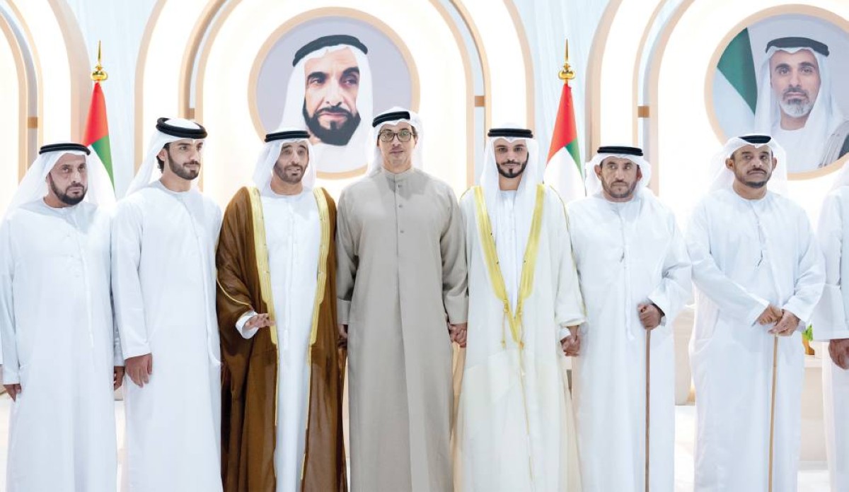 منصور بن زايد خلال حضوره حفل الاستقبال 
