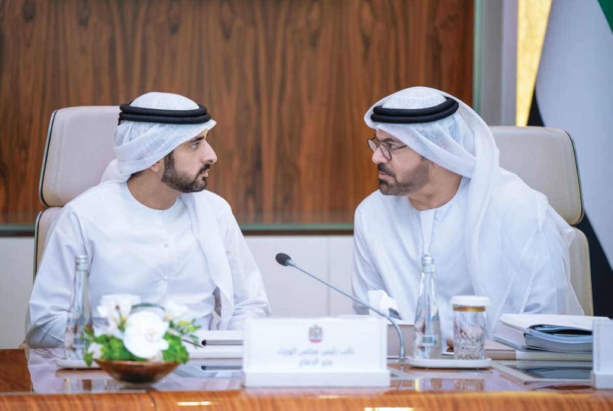 حمدان بن محمد في حديث مع محمد القرقاوي