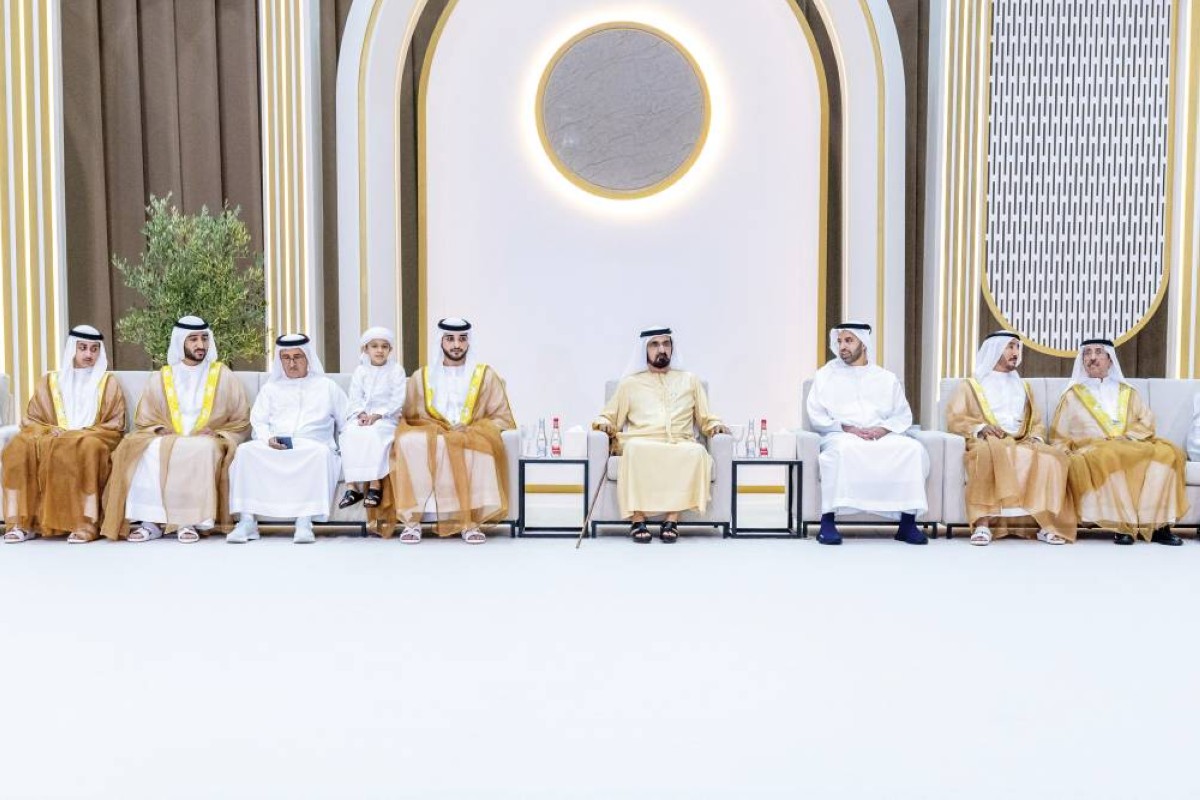 محمد بن راشد خلال الحفل بحضور محمد بن سعود وحشر بن مكتوم وبطي بن مكتوم والمر بن مكتوم ومكتوم بن بطي