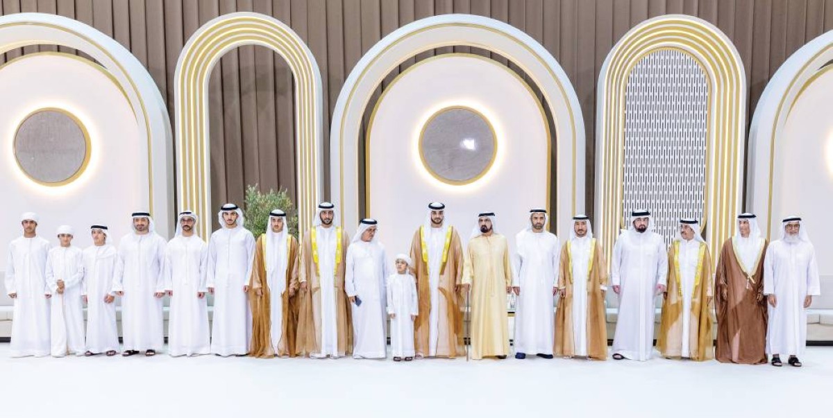 محمد بن راشد خلال الحفل بحضور أحمد بن محمد ومحمد بن سعود ومحمد بن راشد بن محمد وحشر بن مكتوم وبطي بن مكتوم والمر بن مكتوم ومكتوم بن بطي 