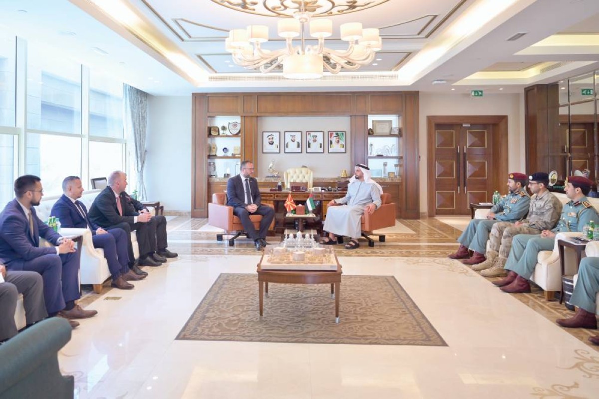 سيف بن زايد خلال لقاء وزير داخلية مقدونيا الشمالية بانشي توشكوفسكي والوفد المرافق 