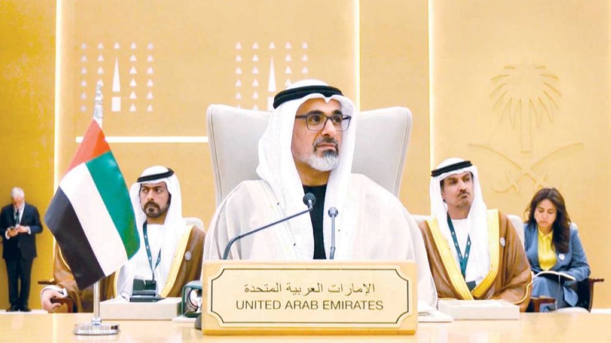 خالد بن محمد مترئساًً وفد الدولة في القمة بحضور خليفة بن طحنون وعلي الشامسي ولانا نسيبة