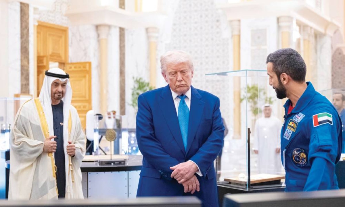  بحضور محمد بن زايد ..ترامب يطلع من سلطان النيادي على برامج الفضاء 