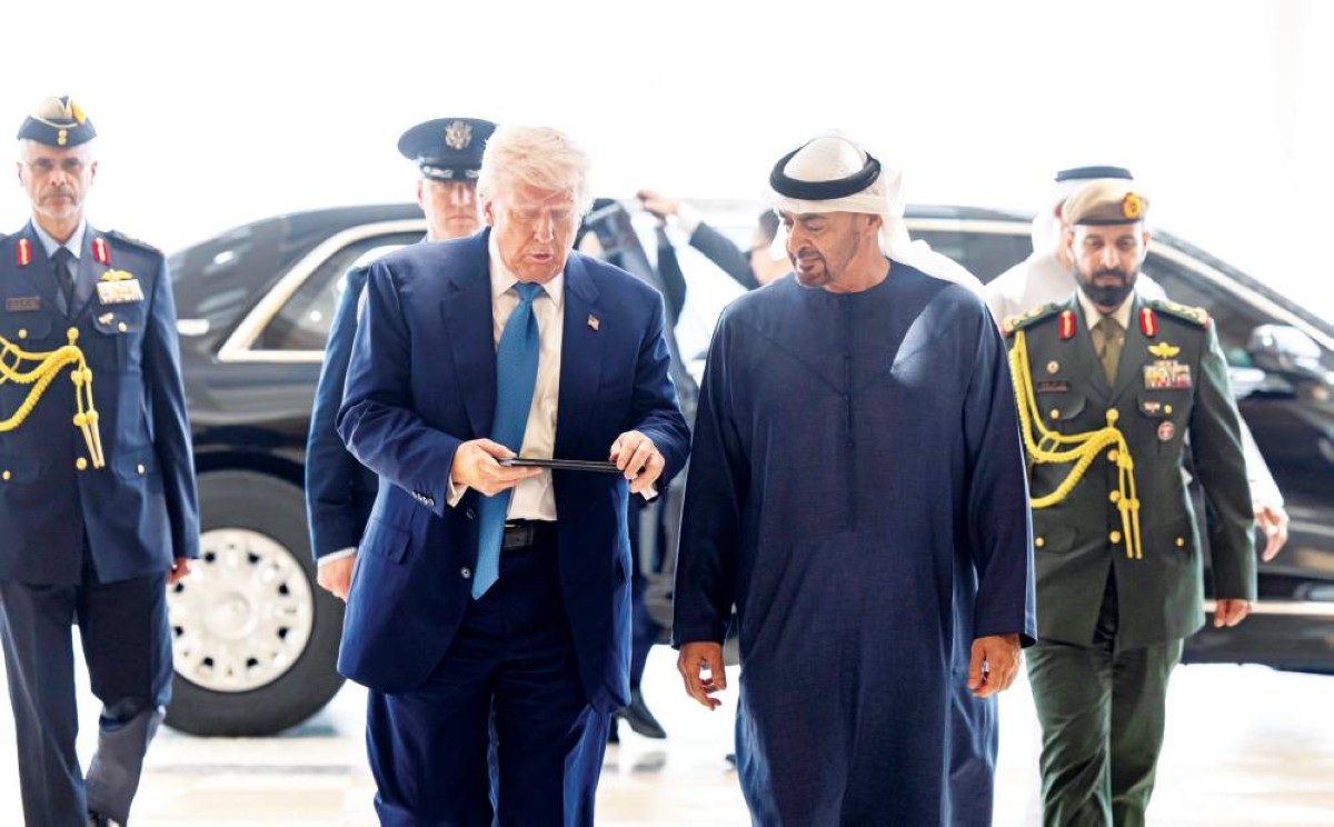 رئيس الدولة مودعاً الرئيس الأمريكي 