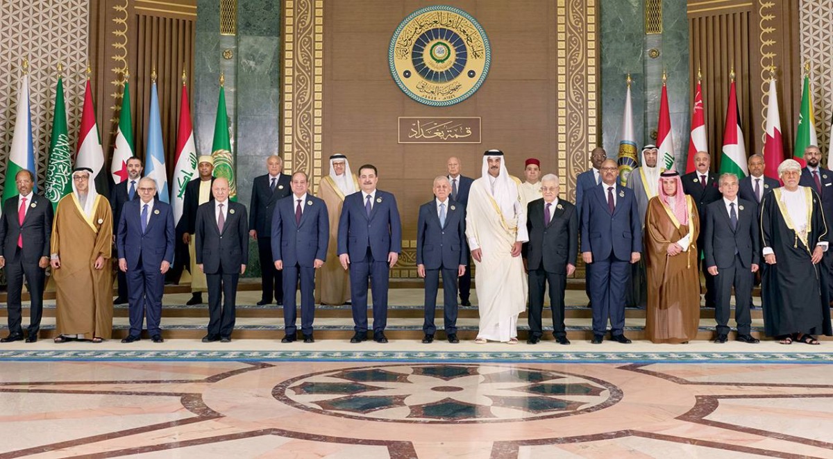  منصور بن زايد والقادة والمسؤولون المشاركون في أعمال القمة 