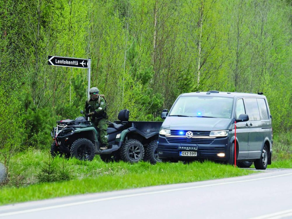 انتشار أمني في موقع الحادث قرب مطار أورا