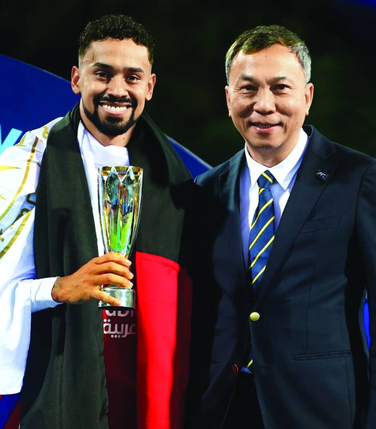 كايو لوكاس خلال التتويج بلقب أفضل لاعب 