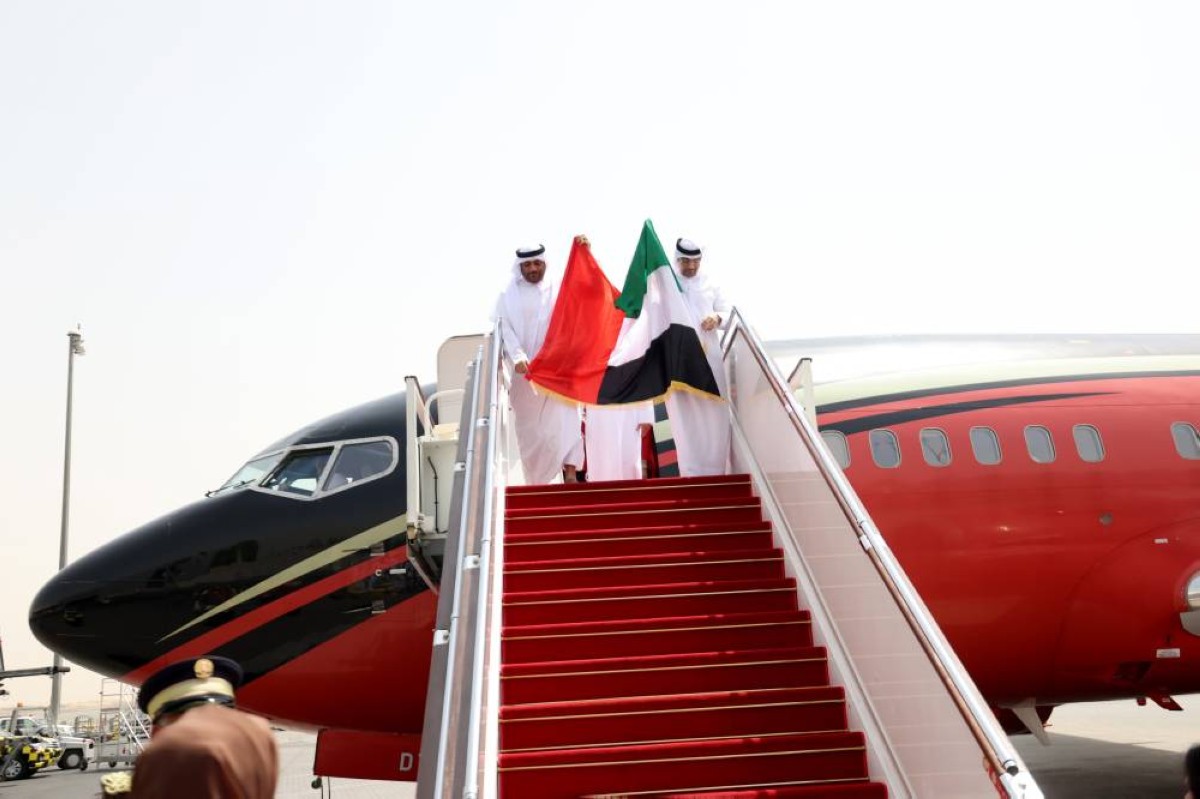 وصول بعثة الشارقة بطائرة خاصة وسط استقبال رسمي وحفاوة بالغة