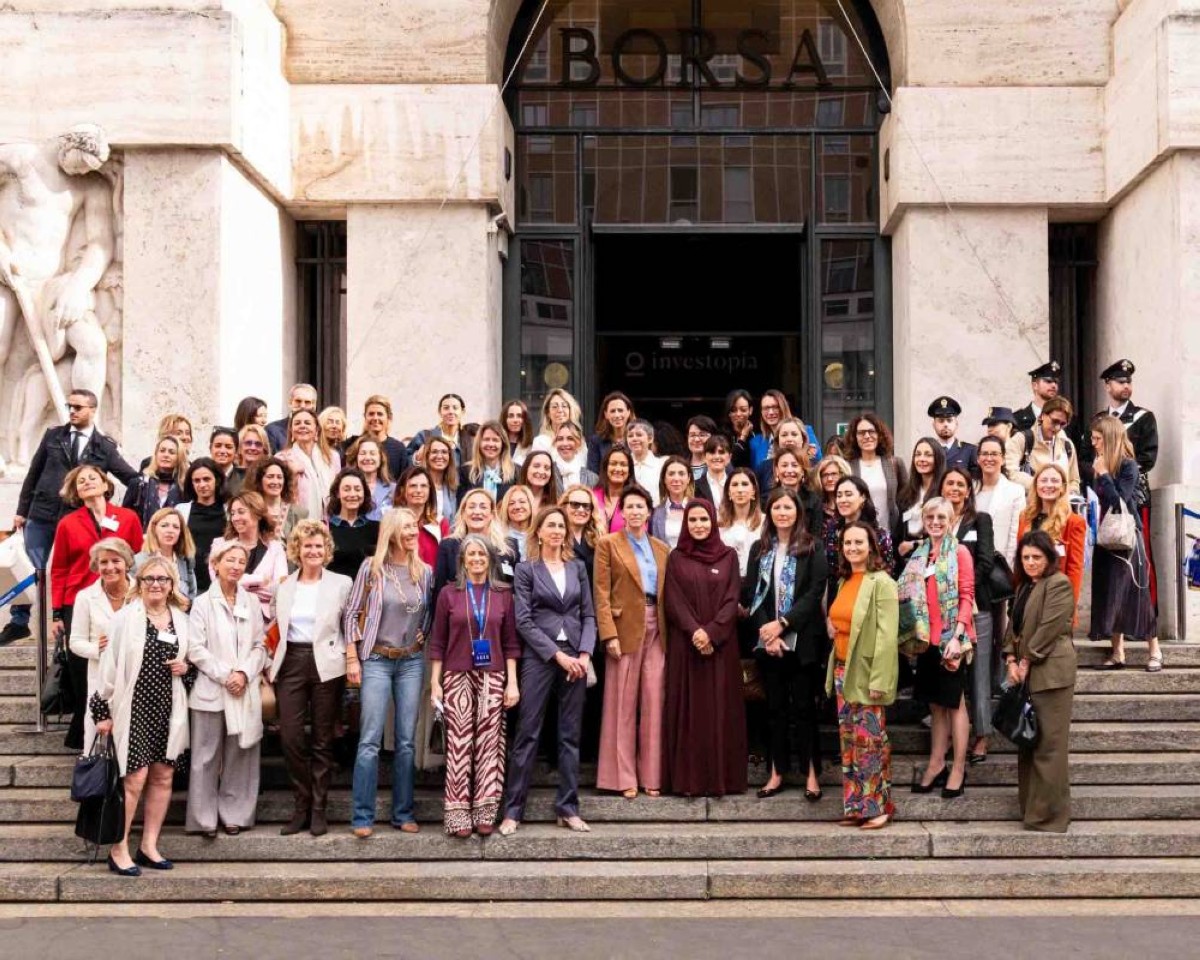 علياء المزروعي في صورة جماعية مع رائدات الأعمال الايطاليات في ميلانو|من المصدر