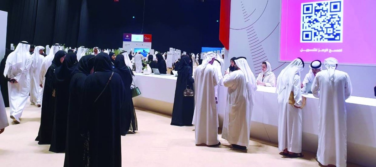 إقبال كبير من المواطنين للتعرف على الوظائف التي يوفرها القطاع الصناعي 