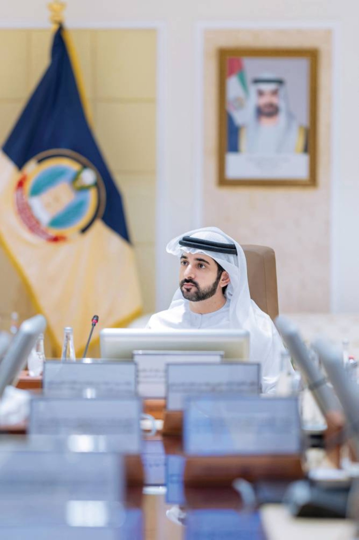 حمدان بن محمد خلال ترؤسه الاجتماع