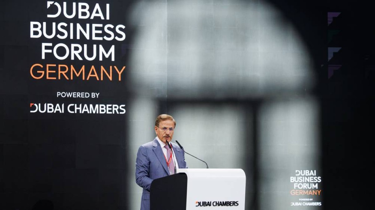 سلطان المنصوري متحدثاً خلال المنتدى|من المصدر