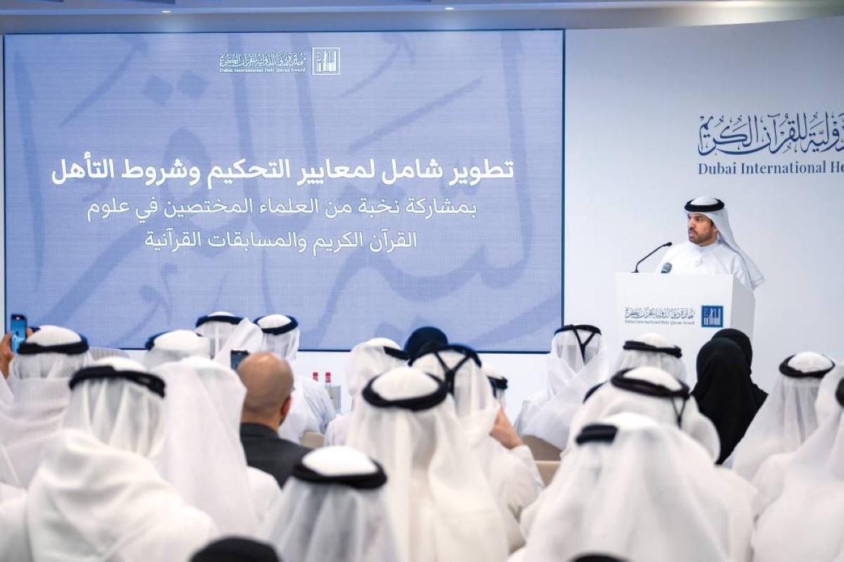 أحمد المهيري خلال الإعلان عن تفاصيل الدورة 28 من الجائزة