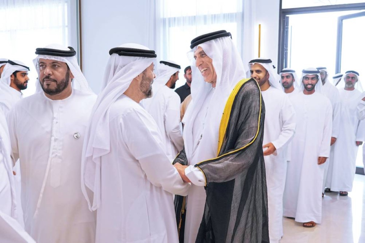 سعود بن صقر مقدماً التهاني بحضور محمد بن سعود 