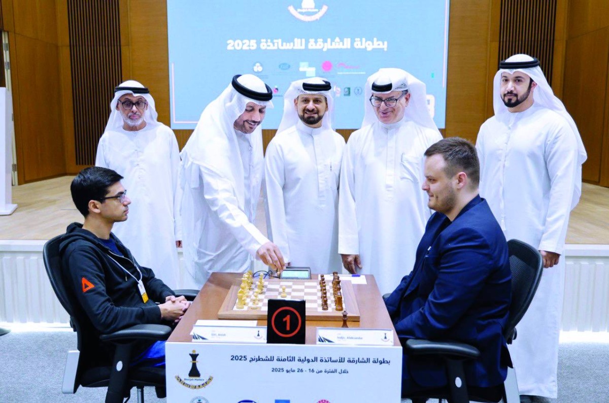 خالد القاسمي خلال افتتاح الجولة بحضور عيسى هلال وحسين خوري وعمران النعيمي | البيان