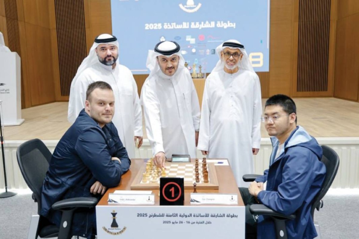 خالد المدفع خلال افتتاح الجولة السادسة بحضور عمران النعيمي 