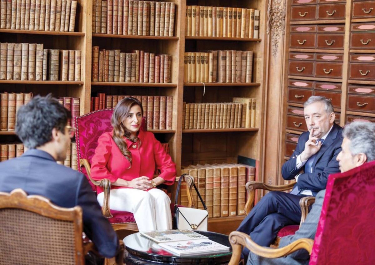 بدور القاسمي وأحمد العامري وجيل بيكو خلال اللقاء 
