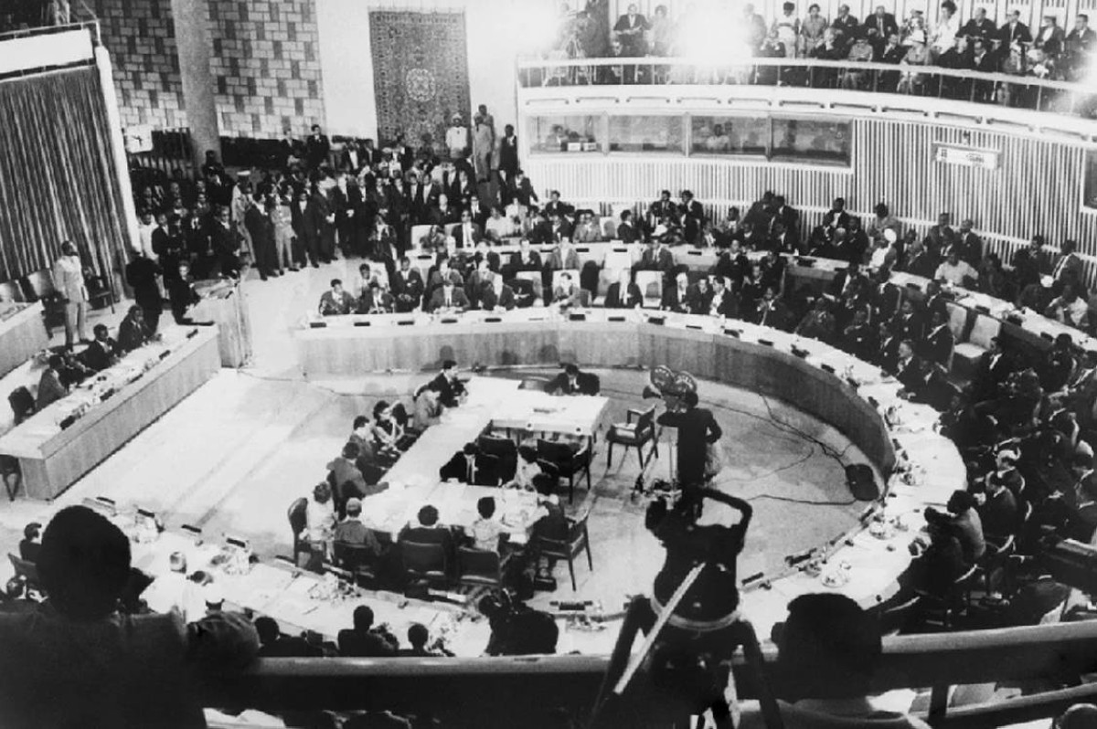 1963  إعلان 30 دولة تأسيس منظمة الوحدة الأفريقية في أديس أبابا.