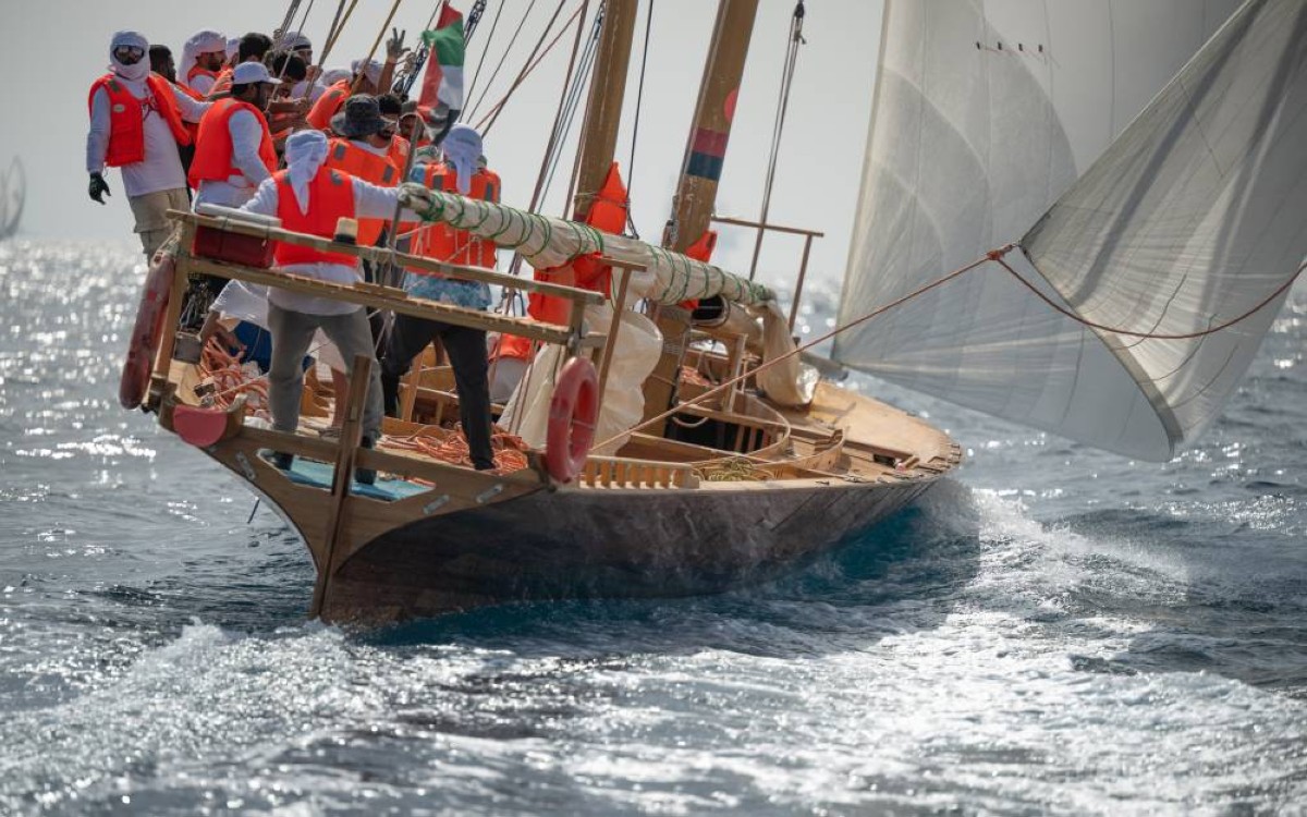 حمدان بن زايد يتوج الفائزين في سباق مهرجان دلما التاريخي