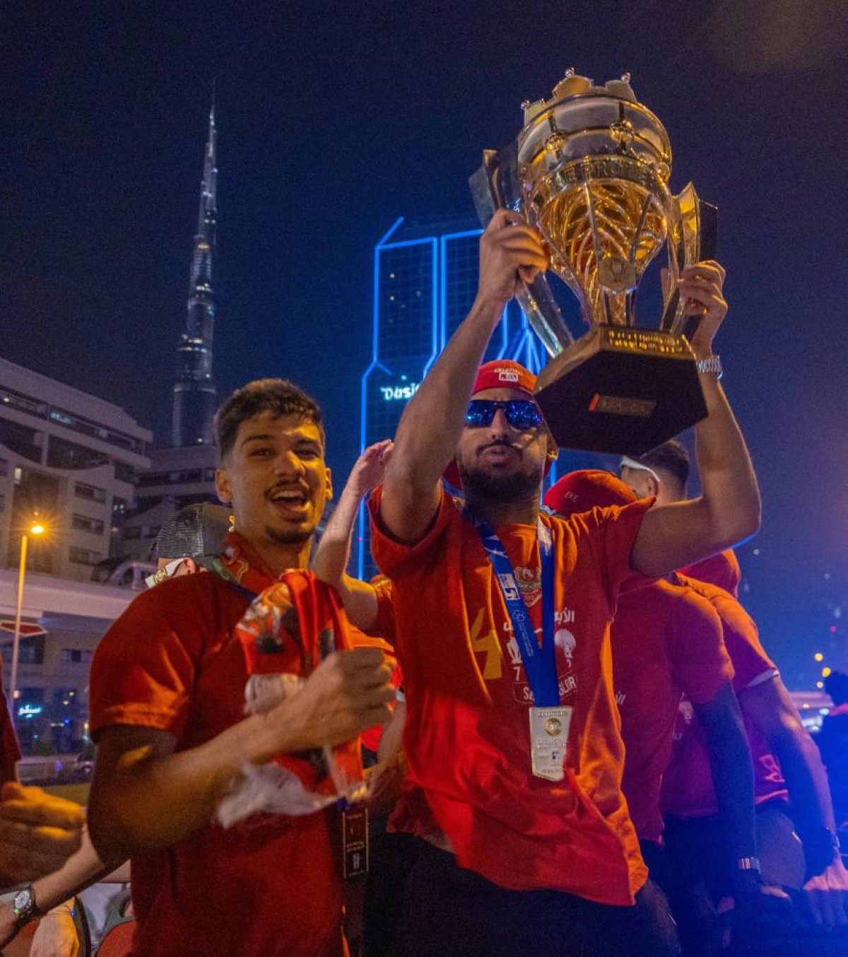 نجوم الفريق يحتفلون بالإنجازات