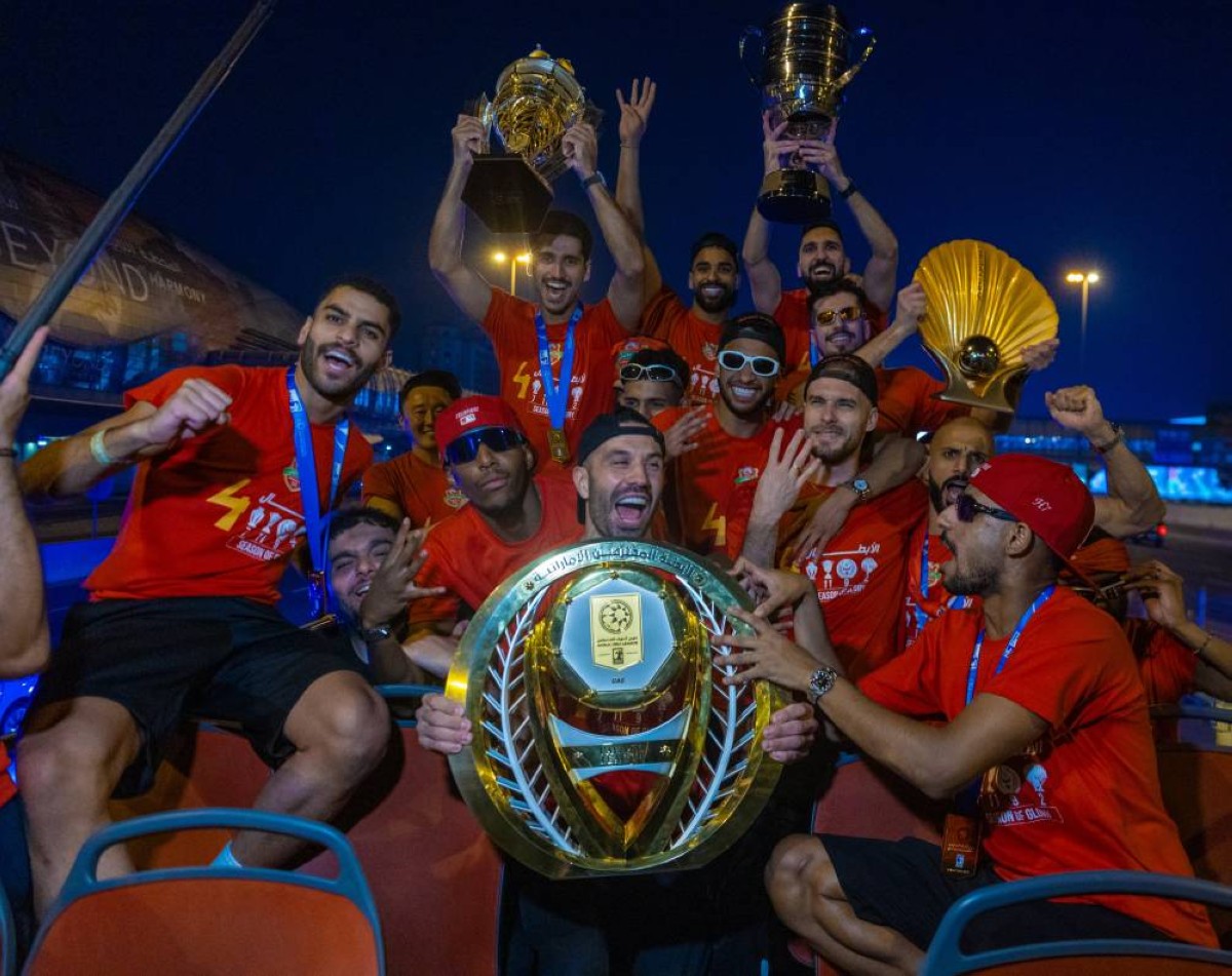 نجوم شباب الأهلي المتوجون برباعية الموسم خلال الاحتفالية 