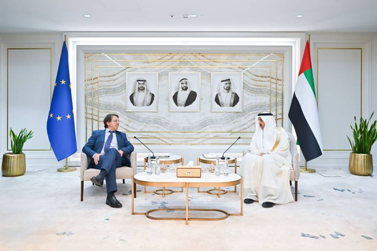 صقر غباش وباسكال تريديكو خلال اللقاء