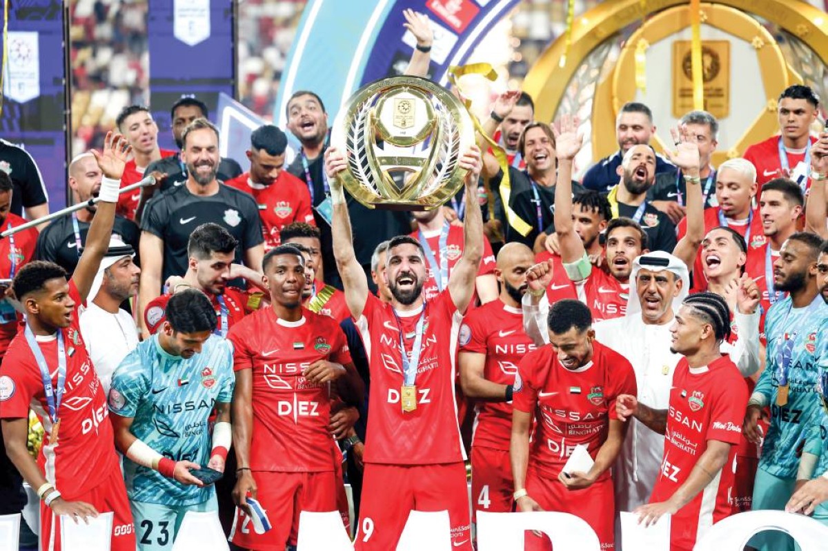 جانب من مراسم تتويج شباب الأهلي 