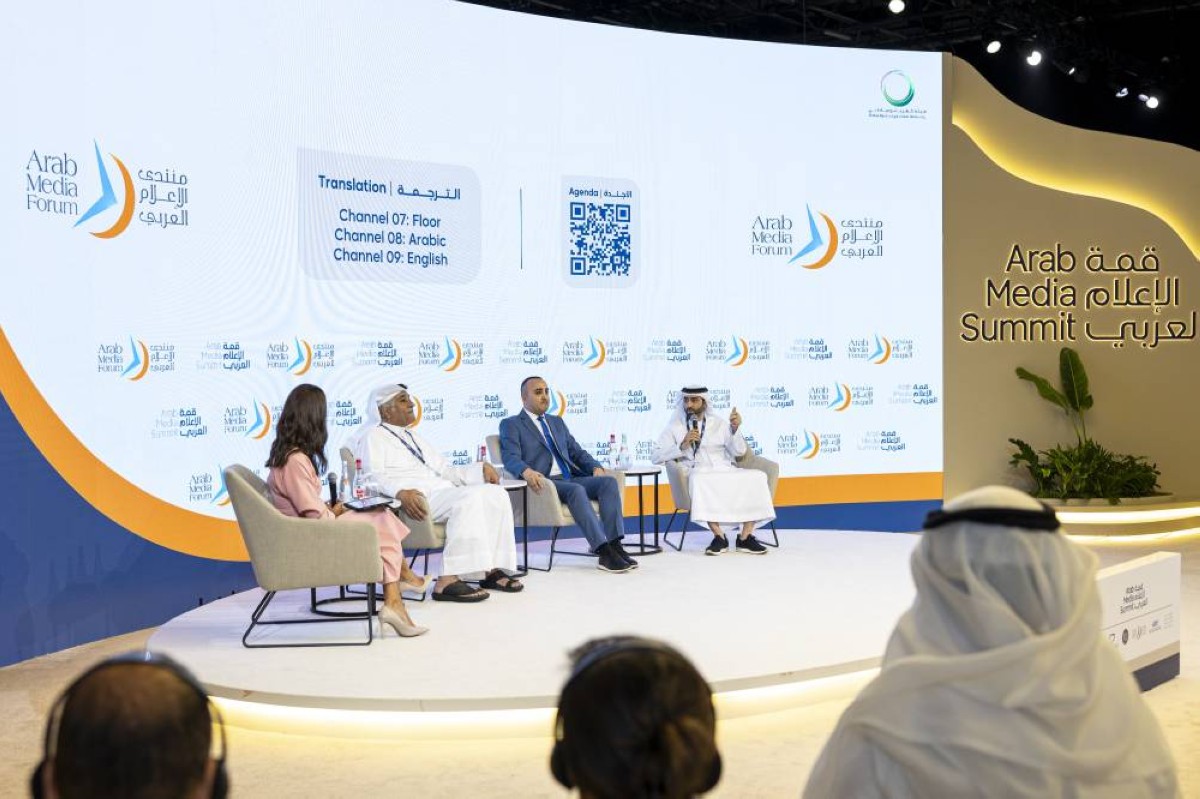 سعود الدربي متحدثاً خلال الجلسة